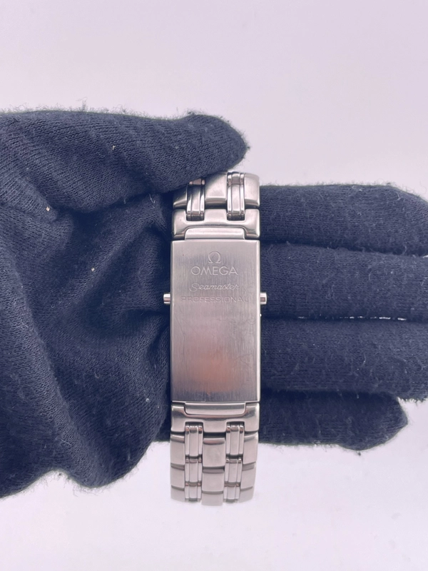 Omega Seamaster Blue Wave Motif Dial on Stainless Steel Bracelet Ref. 2598.80.00 Card 2001 view 4