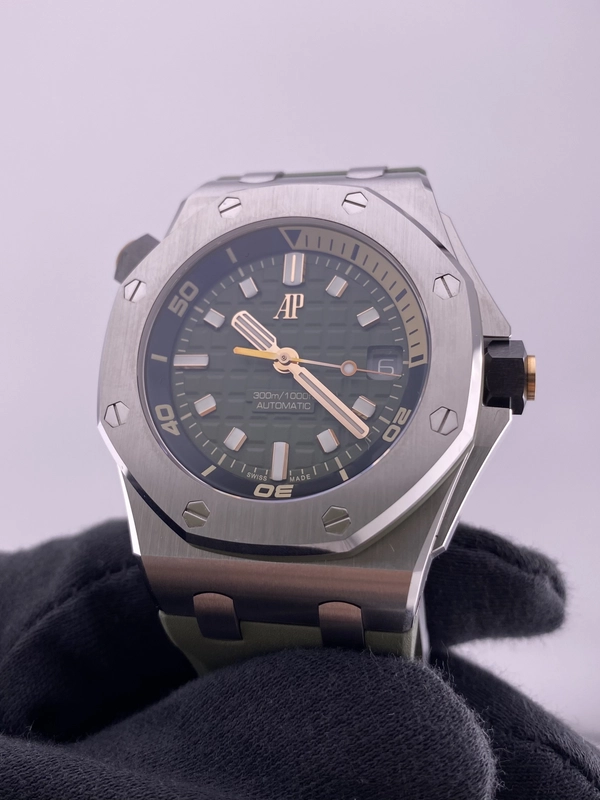 Audemars Piguet Offshore Diver Green Dial on Bracelet Ref. 15720ST.OO.A052CA.01 Card Open Date view 3