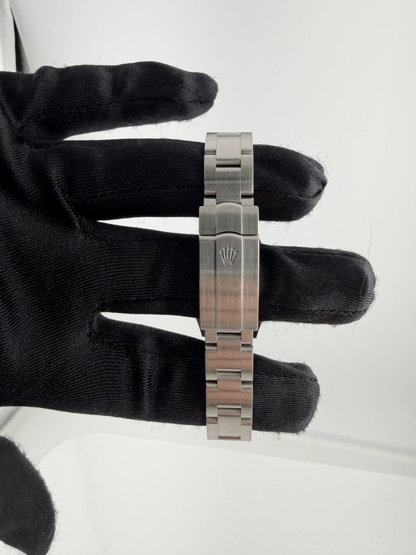 Rolex Oyster Perpetual Black Index Dial on Oyster Ref. 276200 Card 2024 view 3