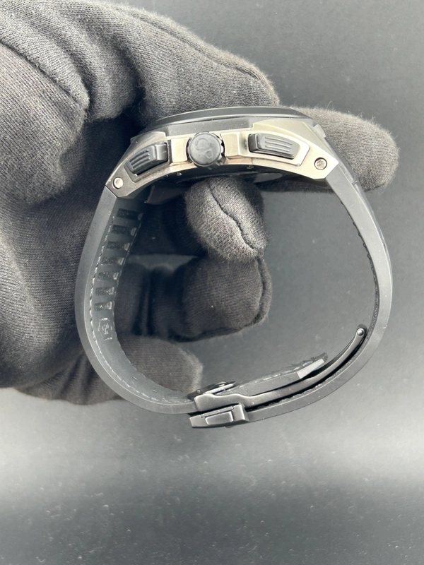 Girard Perregaux Sea Hawk Black Dial on Black Rubber Band Ref. 49971 Complete view 6