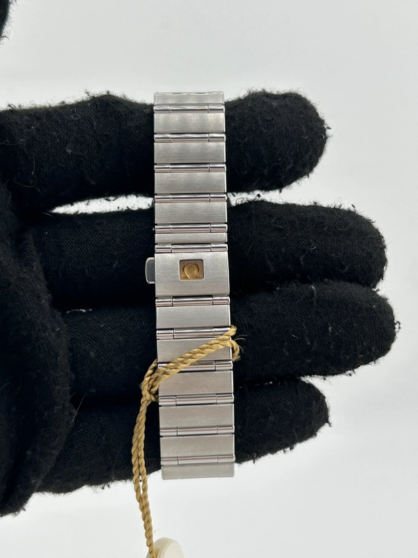 Omega Constellation Silver Dial on Stainless Steel Bracelet Ref. 1572.30.00 Card 2011 view 4