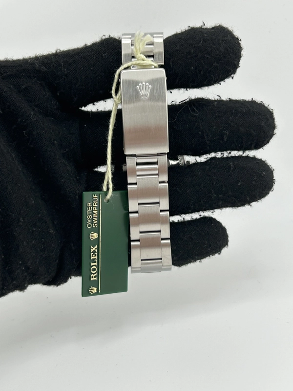 Rolex Oyster Perpetual 31 Black Stick Dial on Stainless Steel Bracelet Ref. 77080 Papers 2006 view 4