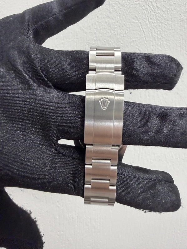 Rolex Oyster Perpetual Silver Dial on Oyster Ref. 116000 Card 2020 view 3