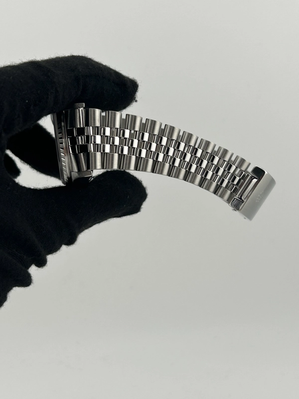 Rolex Datejust 36 White Roman Numerals Dial on Jubilee D Link Bracelet Ref. 16220 2000 view 5
