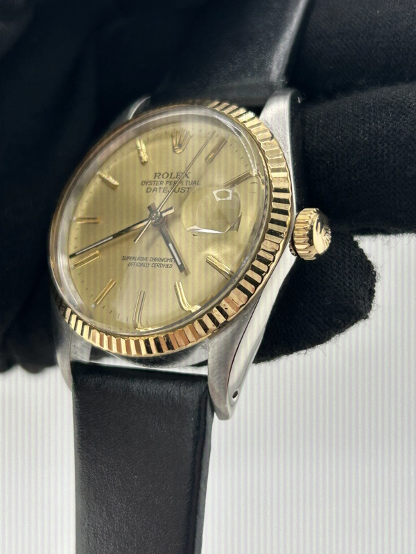 Rolex Datejust 36 Champagne Stick Dial on Generic Black Leather Strap Ref. 16013 1987 view 3