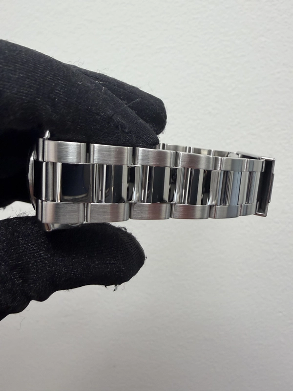 Rolex Oyster Perpetual Date Silver Stick Dial on Oyster Ref. 115210 Card 2009 view 4