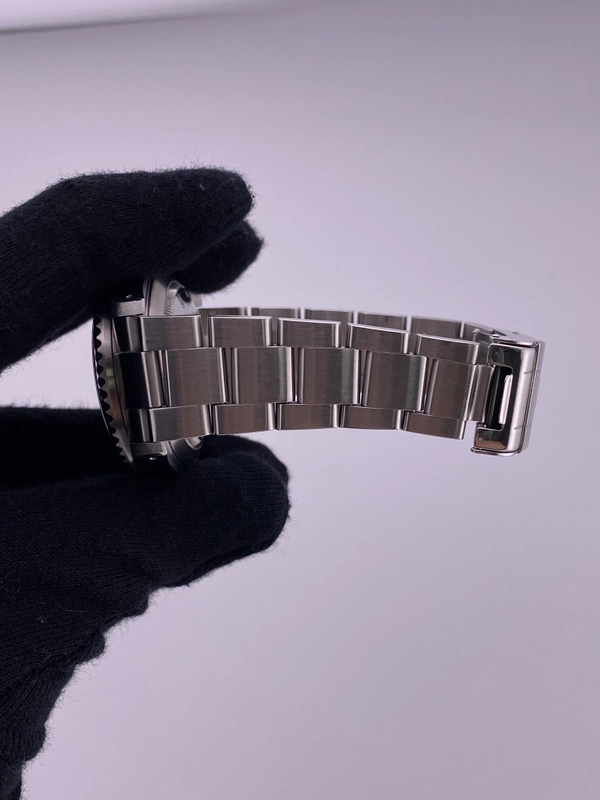 Rolex Sea-Dweller Black Dial on Oyster Ref. 16600 view 5