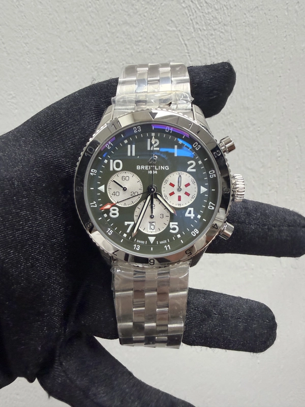 Breitling Super AVI B04 Chronograph GMT Green Dial on Bracelet Ref. AB04452A1L1A1 Card 2026 view 2