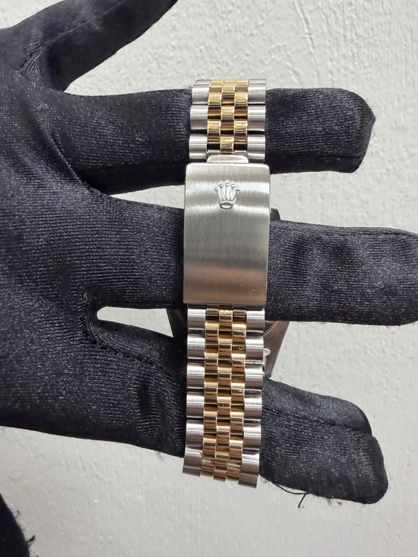 Rolex Datejust Champagne Stick Dial on Jubilee Ref. 16233 Papers 1990 view 3