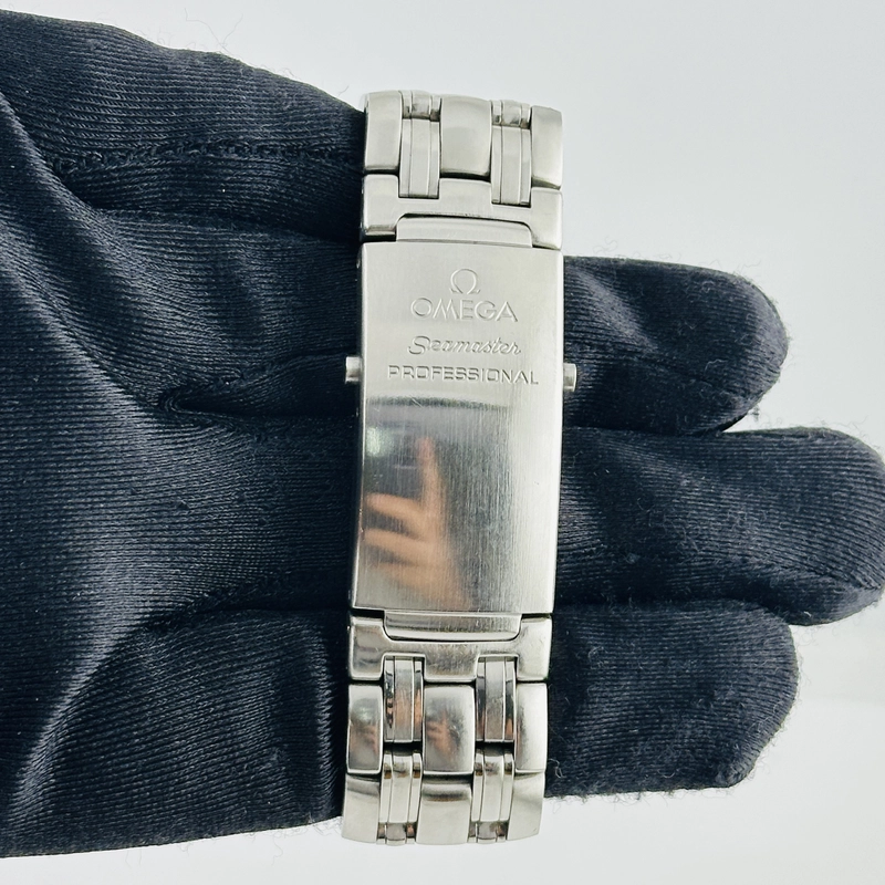 Omega Seamaster Blue Dial on Stainless Steel Bracelet Ref. 2541.80.00 view 4