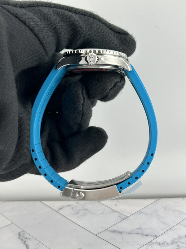 Breitling Superocean Automatic Turquoise Dial on Rubber Strap Ref. A17377211C1S1 Card 2026 view 6