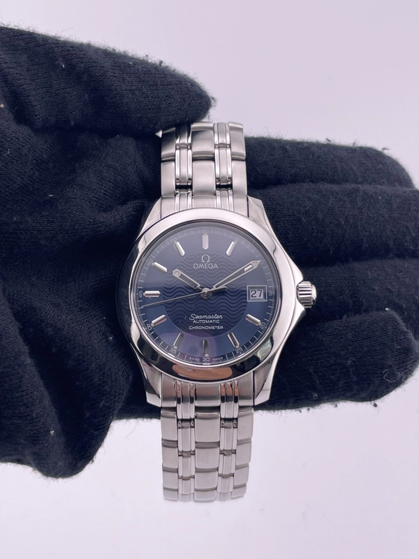 Omega Seamaster Blue Wave Motif Dial on Stainless Steel Bracelet Ref. 2501.81 Card 2004 view 3