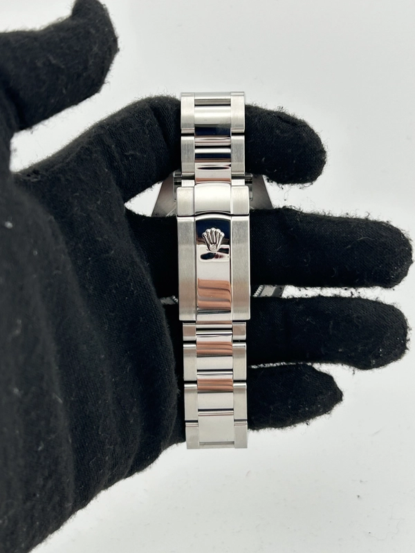 Rolex Datejust II Silver Diamond Dial on Oyster Steel Bracelet Ref. 116334 Card 2021 view 4