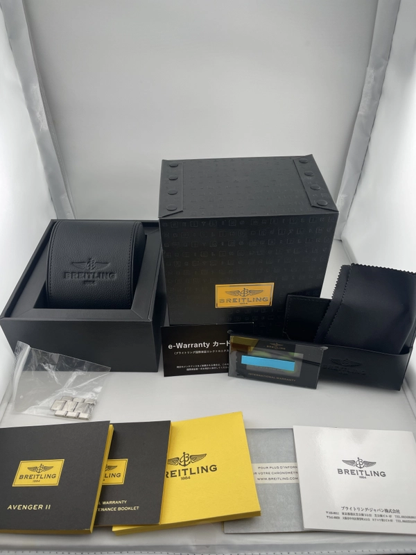 Breitling Avenger II Ref. A1338111 Complete 2015 view 7