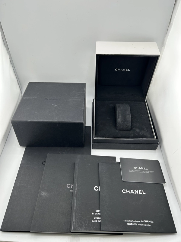 Chanel J12 White Diamond Dial on White Ceramic Bracelet Ref. H1628 Complete 2013 view 7