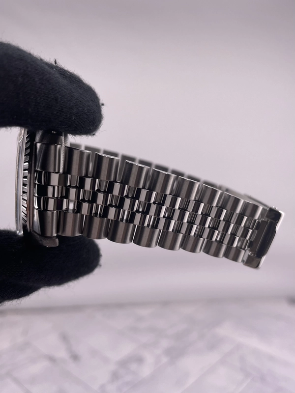 Rolex Datejust Silver Stick Dial on Jubilee Ref. 16030 1981 view 5