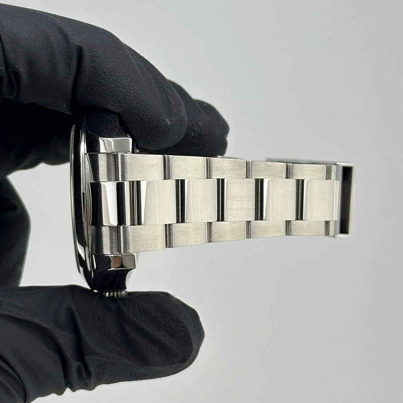 Rolex Milgauss Black Dial on Oyster Bracelet Ref. 116400 Card 2009 view 6