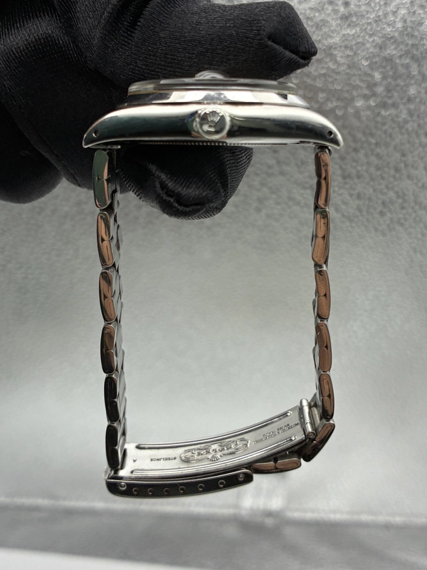 Rolex Oysterdate Precision Silver Stick / Faded Dial on Oyster Bracelet Ref. 6694 Papers 1976 view 5