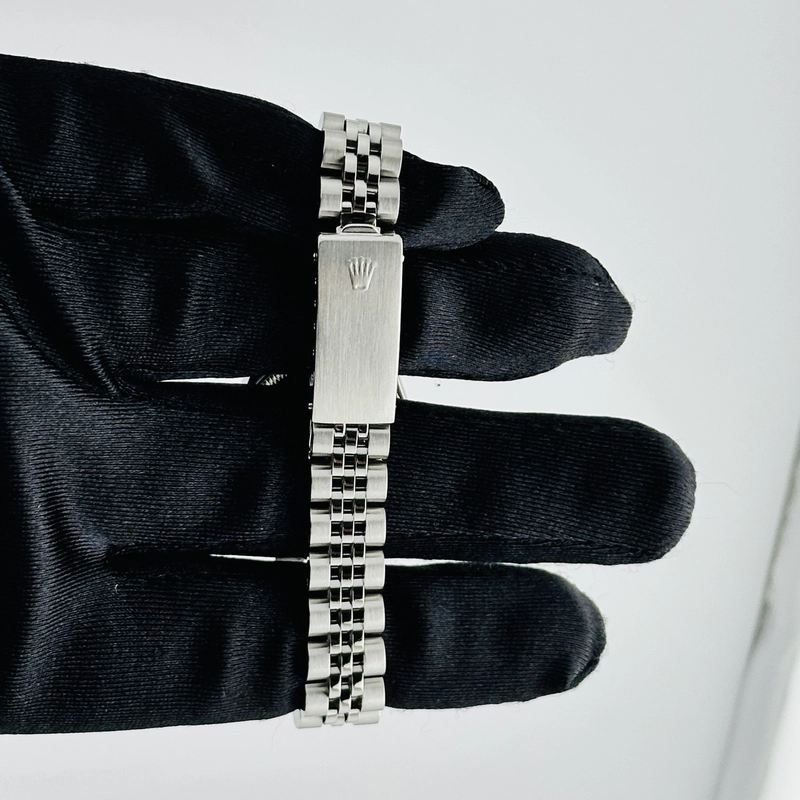 Rolex Datejust Lady Silver Stick Dial on Jubilee Ref. 69174 Papers 1985 view 2