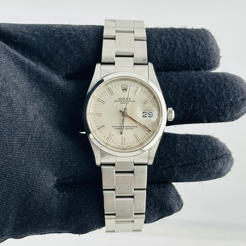 Rolex Oyster Perpetual Date Silver Stick Dial on Oyster Bracelet Ref. 15000 1986 view 3