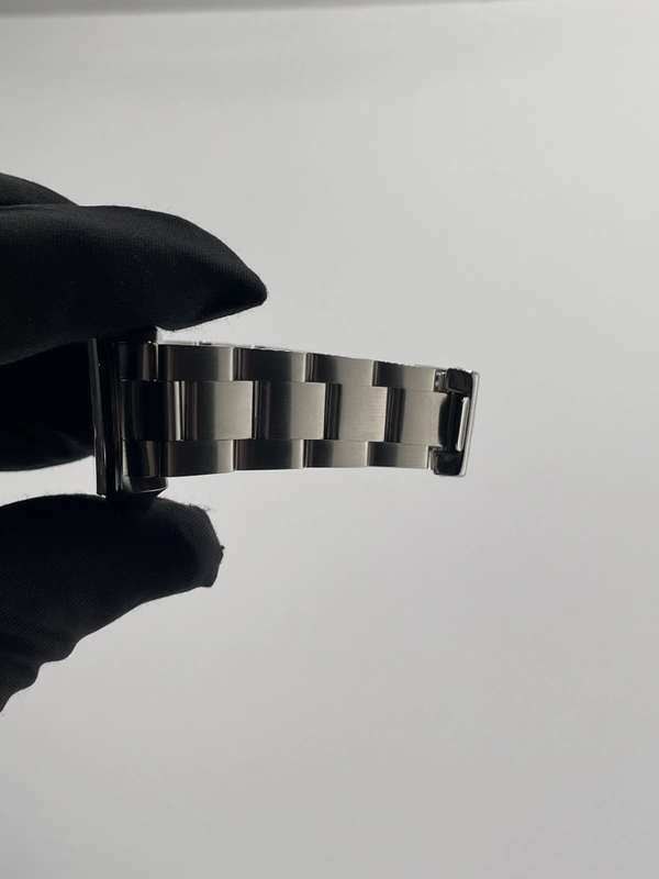 Rolex Oyster Perpetual Black Stick Dial on Oyster Steel Bracelet Ref. 77080 1999 view 5
