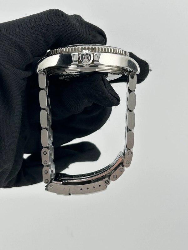 Breitling Superocean 44 Black Arabic Numerals Dial on Stainless Steel Bracelet Ref. A17391/A188B77PRS Complete 2013 view 6