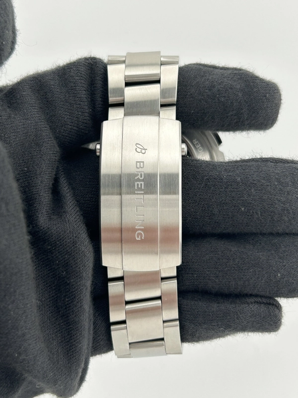 Breitling Avenger B01 Chronograph Black Dial on Stainless Steel Bracelet Ref. AB0147101B1A1 Complete 2024 view 4