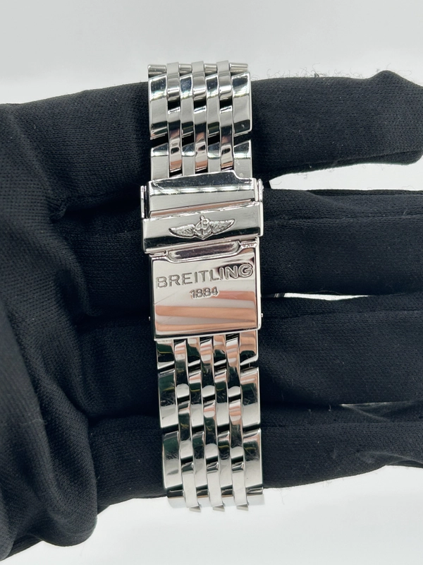 Breitling Navitimer Montbrillant White Dial on Stainless Steel Bracelet Ref. A41370 view 4