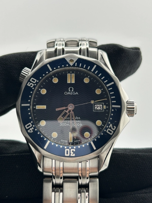 Omega Seamaster Professional 300M Dark Blue Dial on Stainless Steel Bracelet Ref. 2561.80 view 3