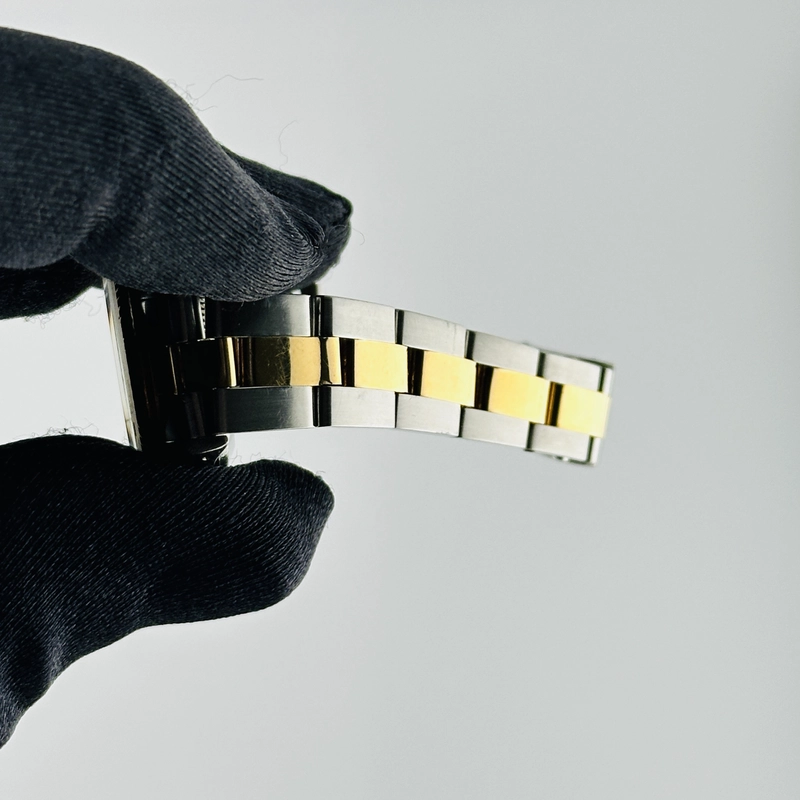 Rolex Oyster Perpetual Am Champagne / Yellow Diamond Markers Dial on Oyster Bracelet Ref. 67193 1990 view 3