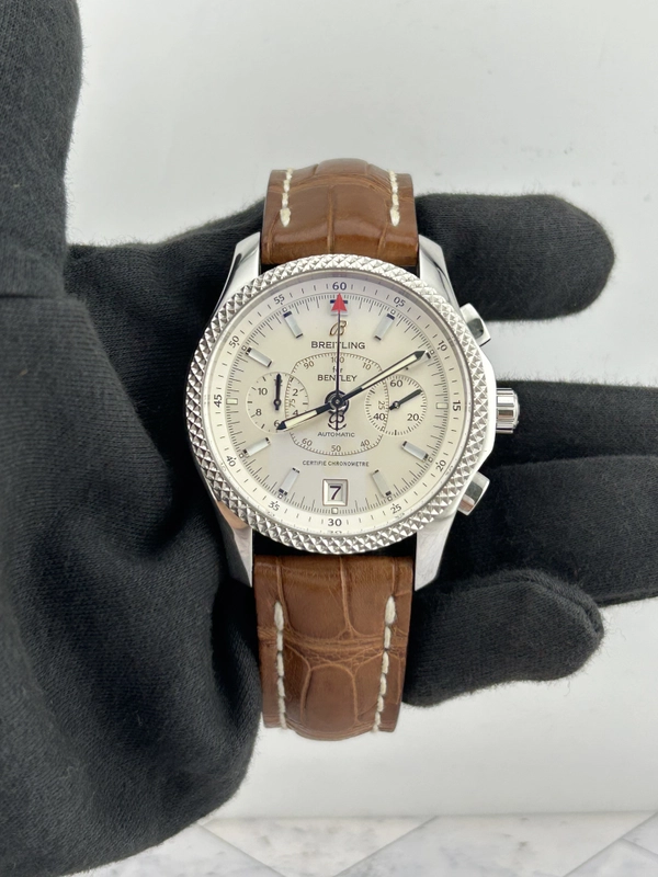 Breitling Bentley Mark VI Silver Dial on Leather Ref. P26362 view 3