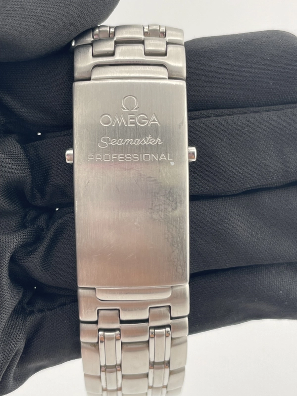 Omega Seamaster Black Dial on Stainless Steel Bracelet Ref. 2251.5 Card 2016 view 5