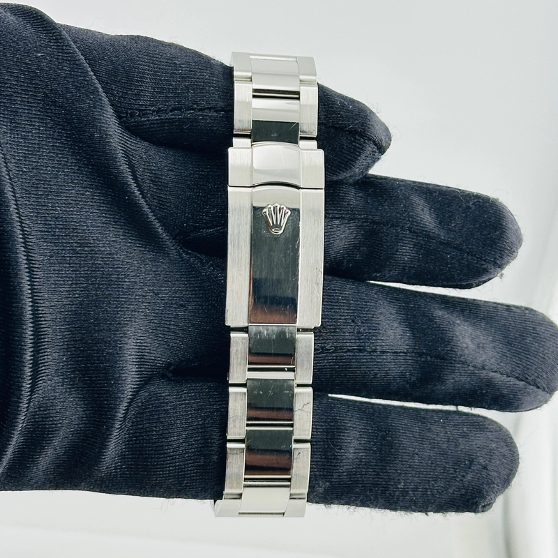 Rolex Datejust Dark Rhodium Dial on Oyster Bracelet Ref. 126300 Card 2021 view 4