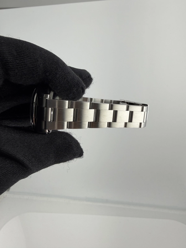 Rolex Oyster Perpetual Black Index Dial on Oyster Ref. 276200 Card 2024 view 4