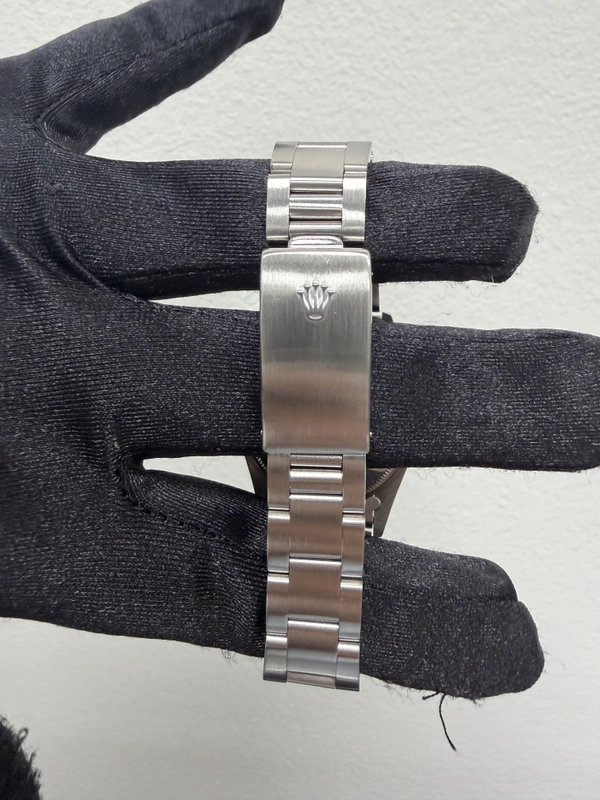 Rolex Oyster Perpetual Date White Roman Dial on Oyster Ref. 15000 1988 view 3