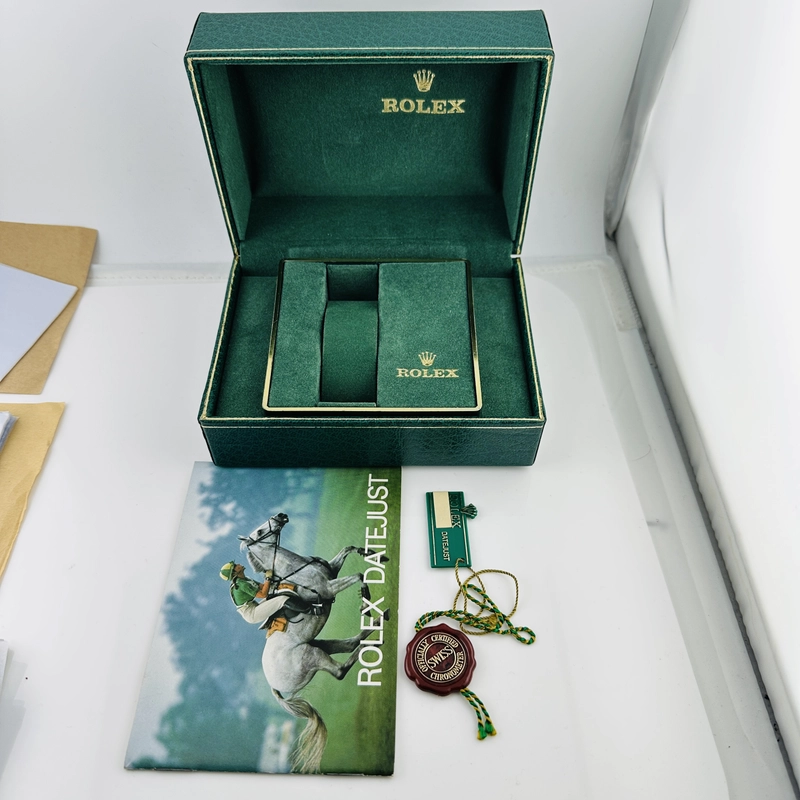Rolex Datejust Turnograph Champagne Stick Dial on D Link Jubilee Bracelet Ref. 16253 Complete 1986 view 4