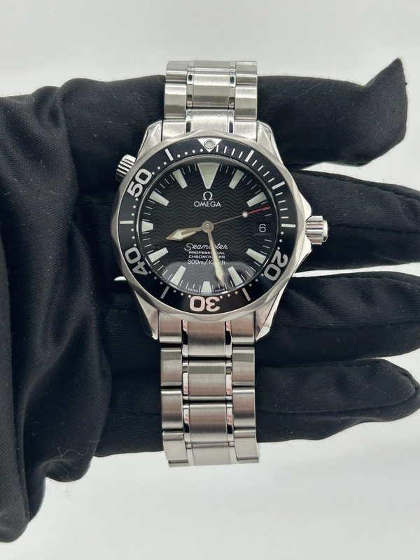 Omega Seamaster Pro 300M Black Wave Motif Dial on Stainless Steel Bracelet Ref. 2252.50 view 2
