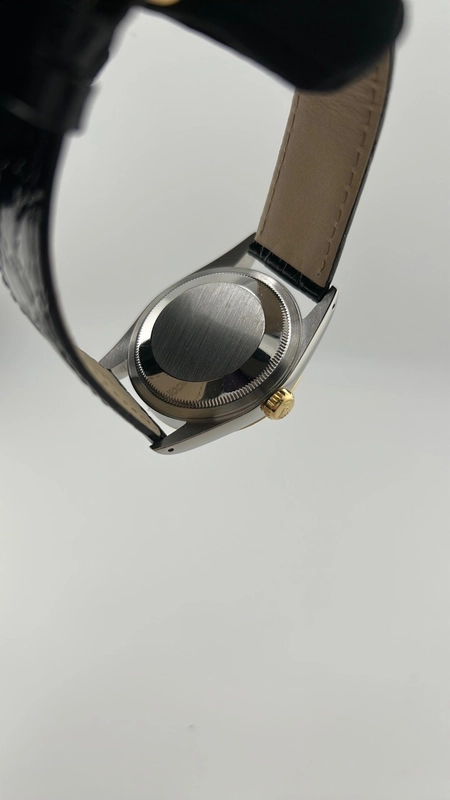 Rolex Datejust 36 Champagne Stick Dial on Generic Black Leather Strap Ref. 16233 1991 view 7