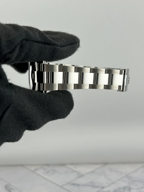 Rolex Datejust 31 Dark Grey Index Dial on Oyster Bracelet Ref. 278240 Card 2026 view 5