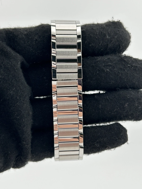 Cartier Tank Francaise Small Silver Dial on Stainless Steel Bracelet Ref. WSTA0065 Complete 2024 view 4