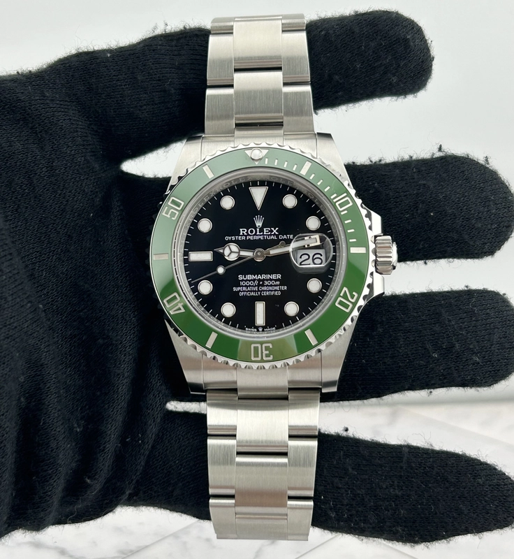 Rolex Submariner Black Dial on Oyster Ref. 126610LV Card 2022 view 2