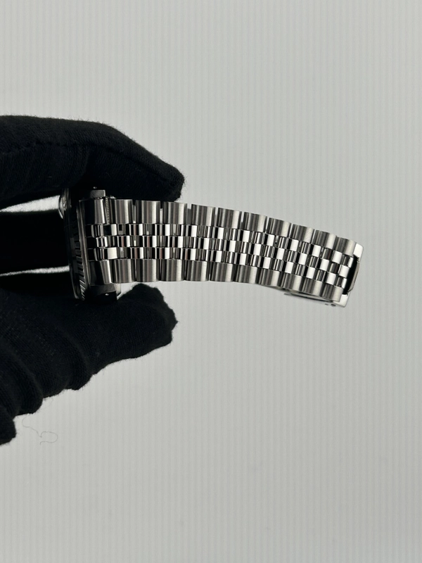 Rolex Datejust 36 Silver Stick Dial on Jubilee D Link Bracelet Ref. 16030 1986 view 5