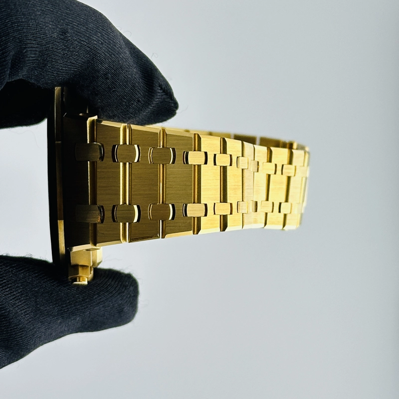 Audemars Piguet Royal Oak Selfwinding Chronograph Blue Dial on Yellow Gold Ref. 26331BA.OO.1220BA.01 Card 2020 view 5