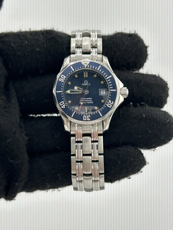 Omega Seamaster Blue Dial on Stainless Steel Bracelet Ref. 2583.80.00 view 2