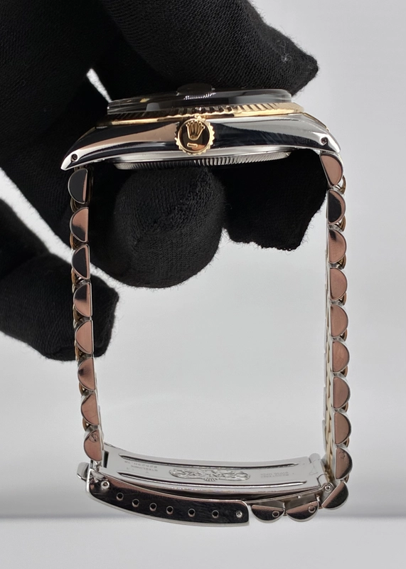 Rolex Datejust Champagne Stick Dial on Jubilee Ref. 16013 1985 view 6
