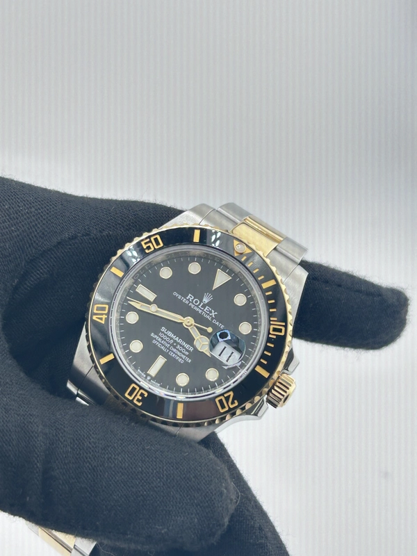 Rolex Submariner Black Dial on Oyster Ref. 126613LN Card 2021 view 3