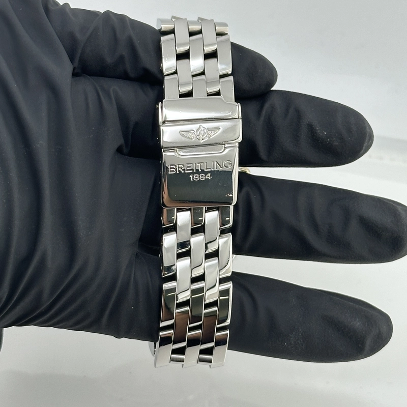 Breitling Chronomat Black Dial on Stainless Steel Bracelet Ref. B13050.1 view 4