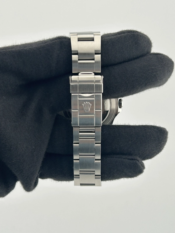 Rolex Explorer II White Dial on Oyster Ref. 16570 Papers 2005 view 6