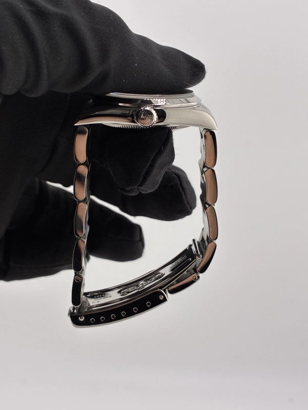 Rolex Oyster Perpetual Black Dial on Oyster Bracelet Ref. 67480 1995 view 6