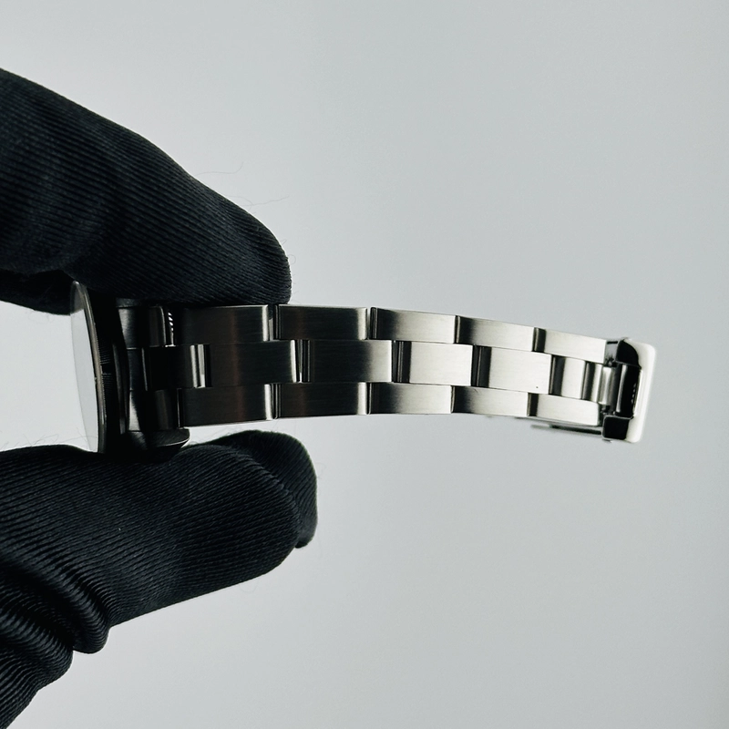 Rolex Oyster Perpetual Black Dial on Oyster Ref. 67230 Papers 1997 view 4